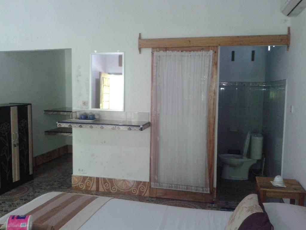 Putri Homestay Gili Meno Esterno foto