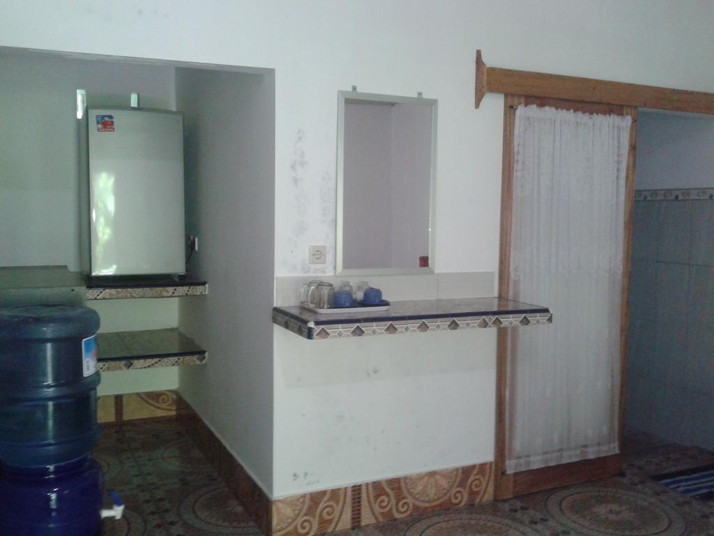 Putri Homestay Gili Meno Esterno foto