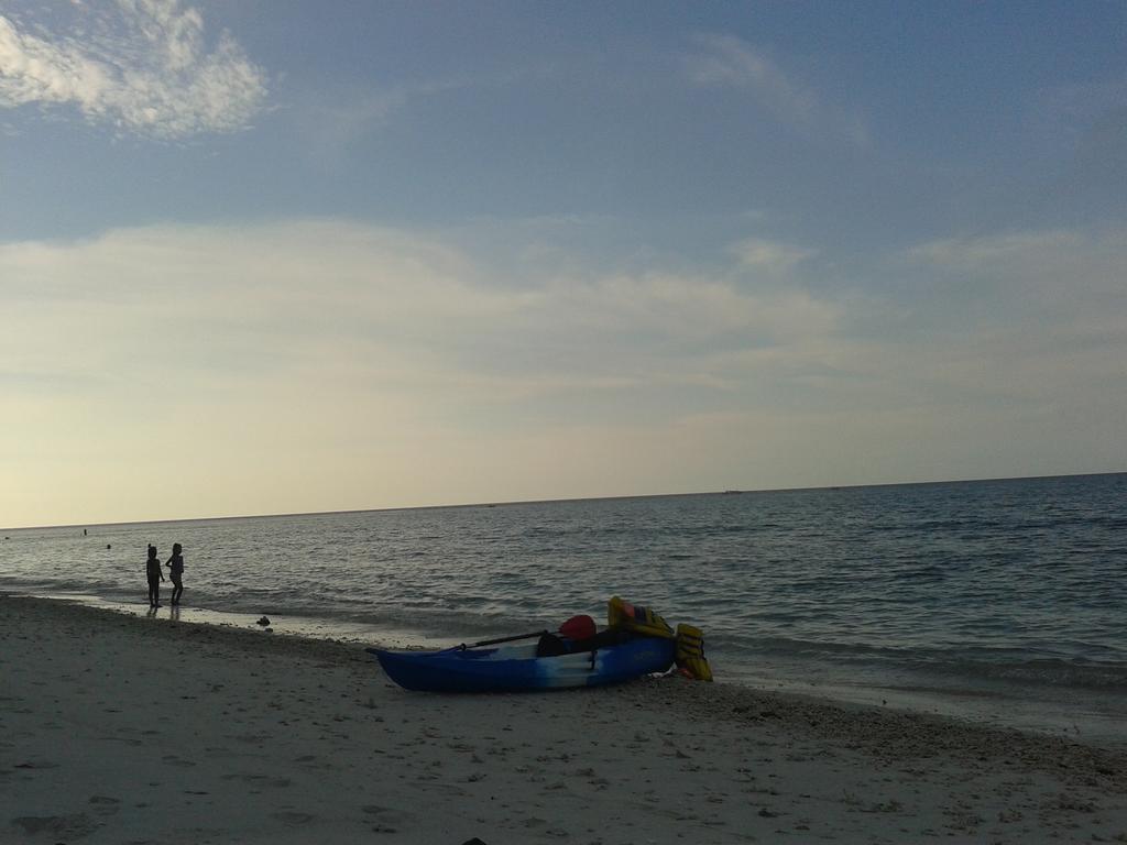 Putri Homestay Gili Meno Esterno foto