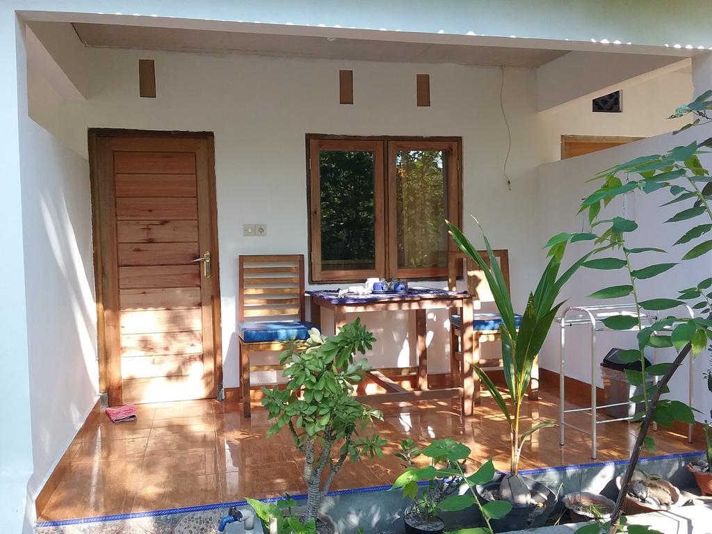 Putri Homestay Gili Meno Esterno foto