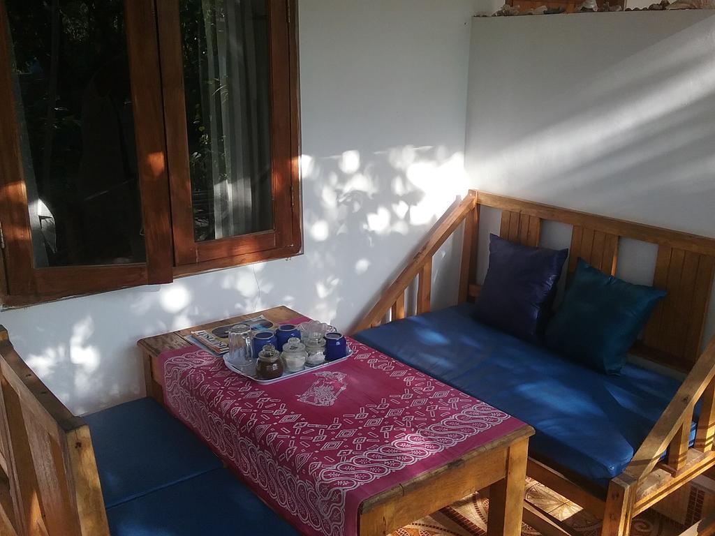 Putri Homestay Gili Meno Esterno foto